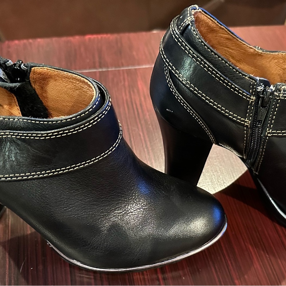 Sofft Black Leather Ankle Booties